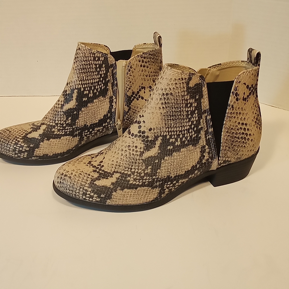 Kohl's Beige and Black Snakeskin Ankle Boots, Country Girl, Party, Sassy